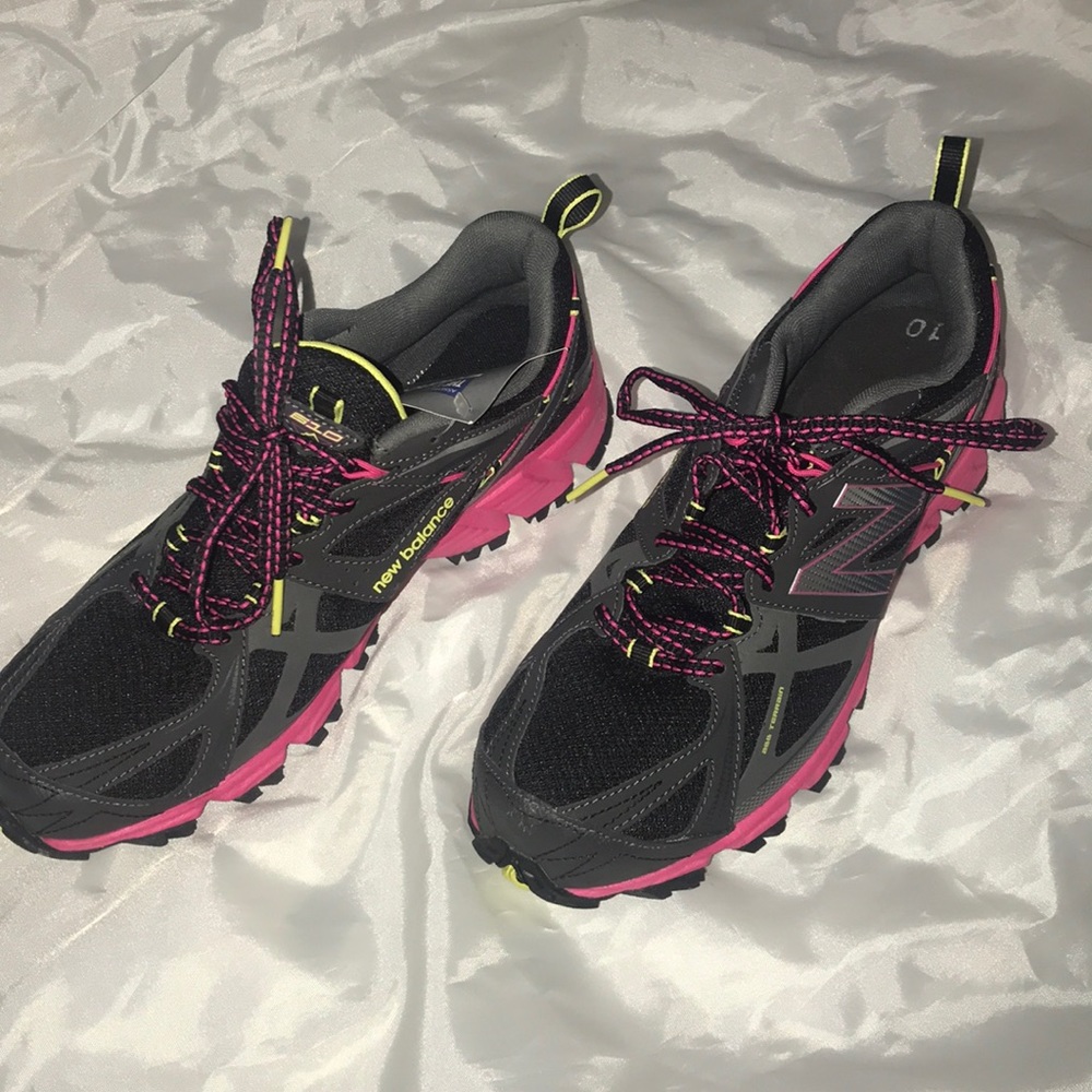 NEW  New Balance multicolor trail running shoes